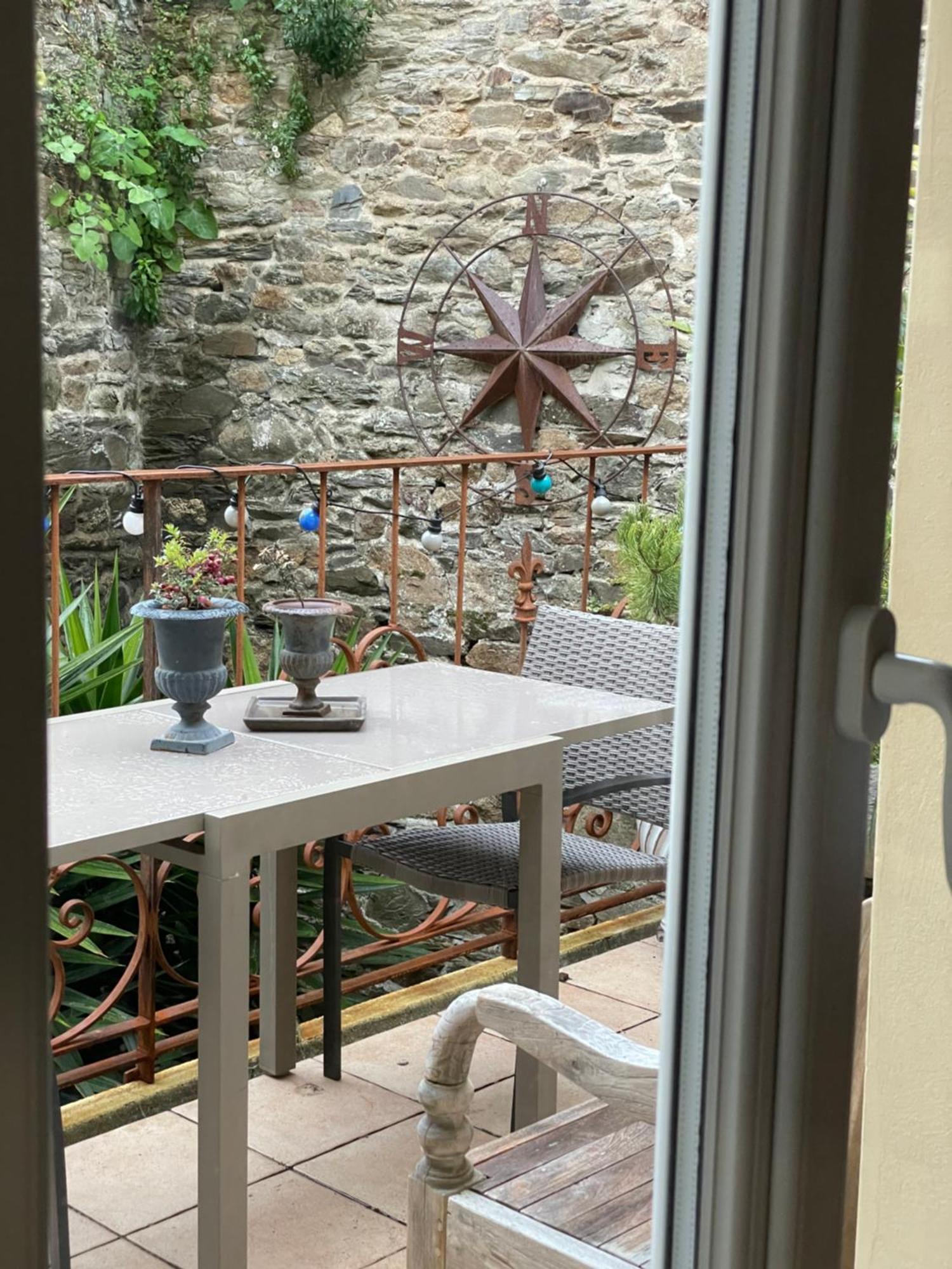 Appartement De 1634 Avec Balcon Au Sud Sur Jardin En Plein Coeur Historique Трегье Экстерьер фото