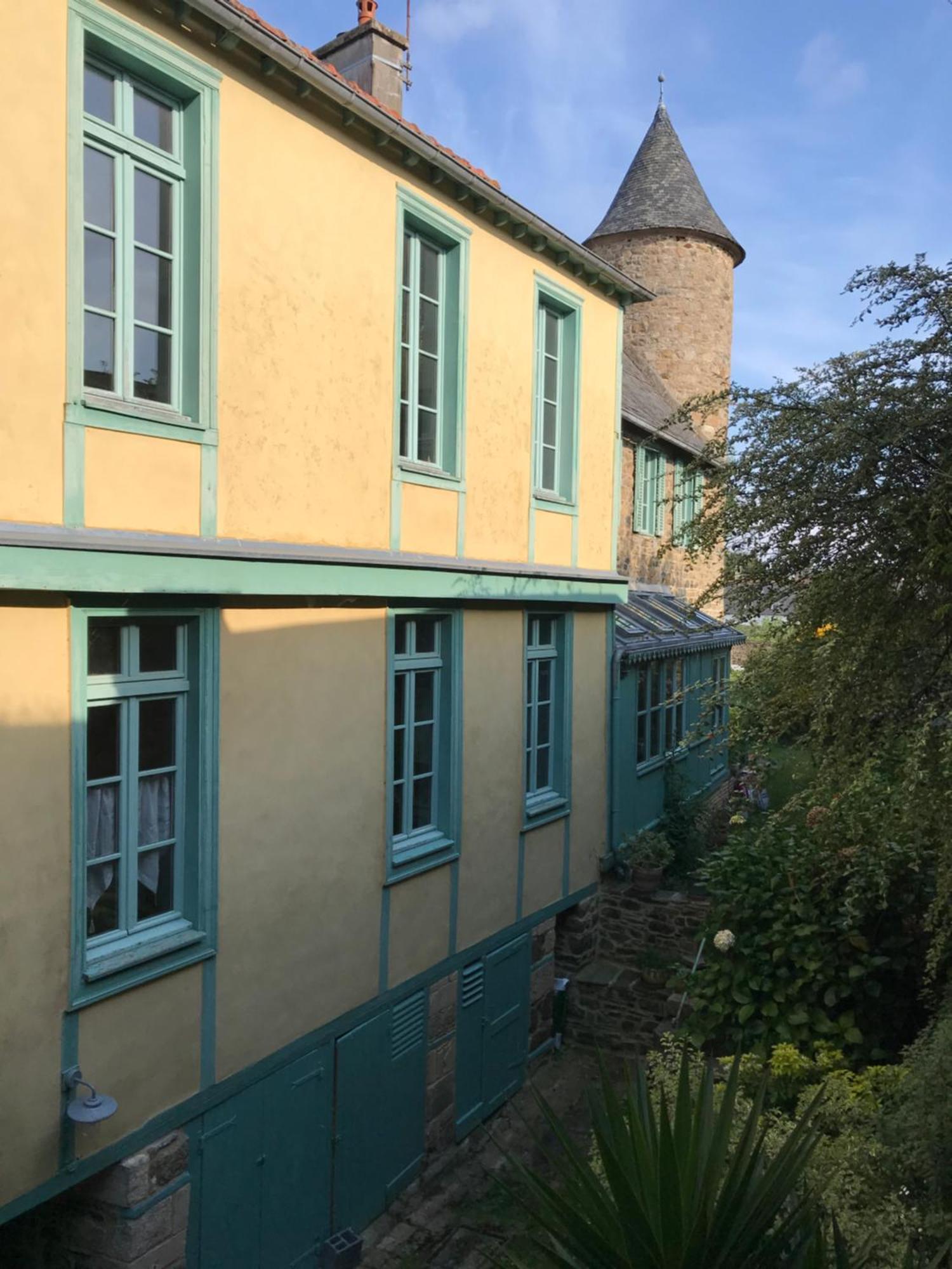 Appartement De 1634 Avec Balcon Au Sud Sur Jardin En Plein Coeur Historique Трегье Экстерьер фото